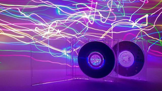 没有官方点名，把删帖写成被查缺少动作